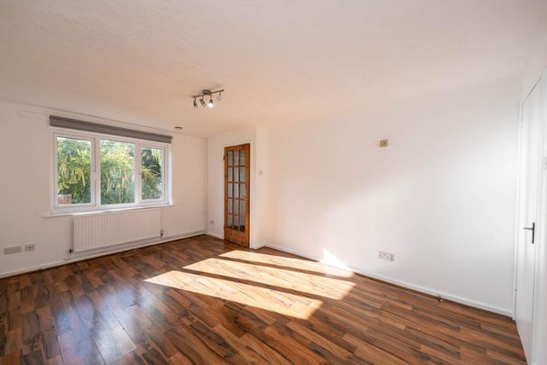 3 bedroom end of terrace house to rent - Photo 1