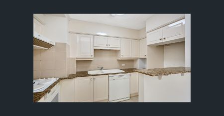 SUNNY & SPACIOUS APARTMENT IN PRESTIGIOUS BELLEVUE HILL - Photo 3