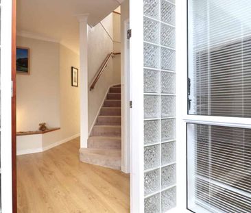 4 Bedrooms 2 bathrooms House - Photo 4