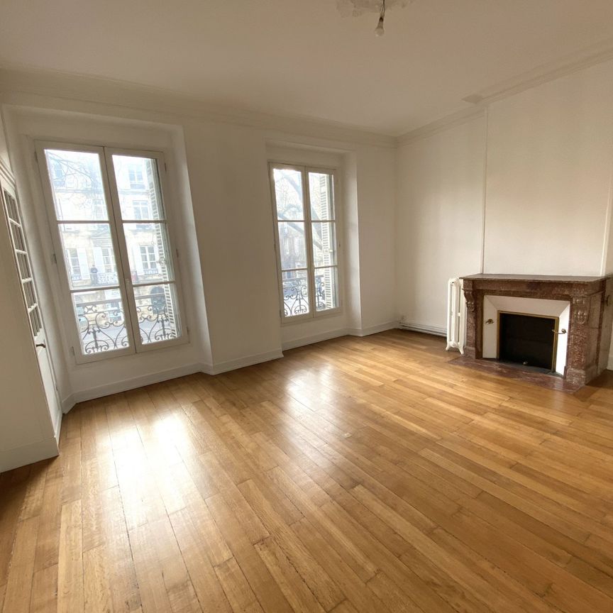 JARDIN PUBLIC - 3 CHAMBRES ET ASCENSEUR - 2 200 € - Photo 1