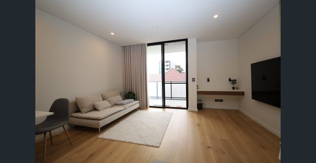 Spacious & Convenient & Furnished - Photo 1