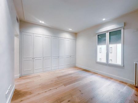 Luxury Apartment for rent in Madrid, Spain - Photo 3