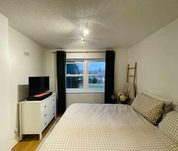 Elm Road, Redhill, RH1 - Photo 2