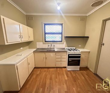 Spacious 3-Bedroom Home in O'Sullivan Beach - Photo 4