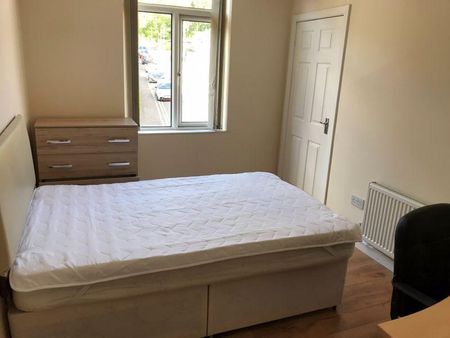 4 bedroom terraced house to rent - Photo 4