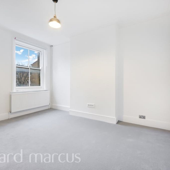 Battersea Rise, London, Clapham Junction - Photo 1