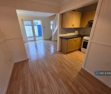 2 bedroom semi-detached house to rent - Photo 4