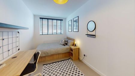 5 bedroom flat to rent - Photo 4