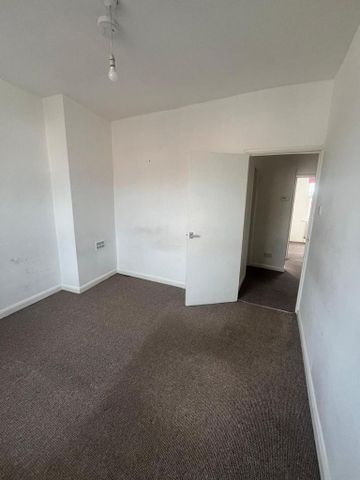 3 bedroom apartment to rent - Photo 4