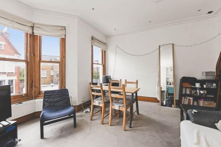 3 bedroom flat to rent - Photo 3