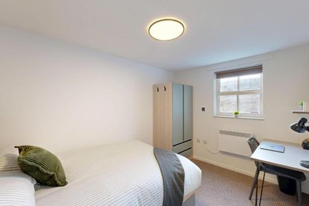 4 bedroom flat to rent - Photo 5