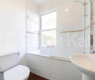 A well-presented one bedroom split-level property to rent on Thornf... - Photo 6