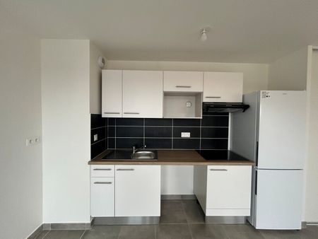 Location Appartement 3 pièces 65m² COMBS LA VILLE 77380 - Photo 3