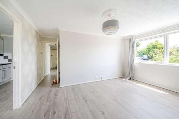 Windsor Drive, High Wycombe, HP13 - Photo 1