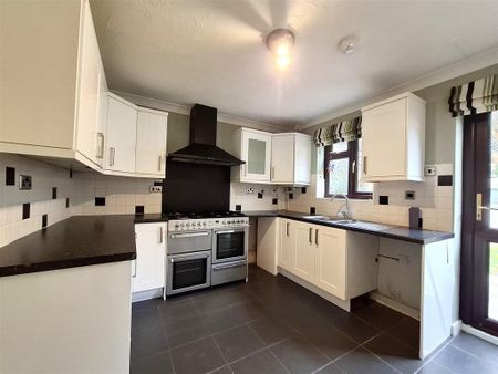 2 bedroom semi-detached house to rent - Photo 4