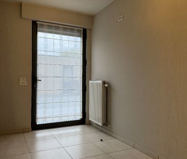 Ruim gemeubeld 2-slaapkamer appartement met terras op benedenverdie... - Photo 2