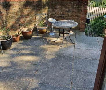 3 Bed Terraced House, Smith Close, SE16 - Photo 1
