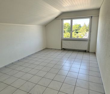 Grosszügige 3.5 Zimmer Dachgeschosswohnung - Photo 2