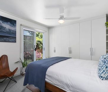 Bay views, private sauna and gardens, moments from Pakington Street - Photo 5
