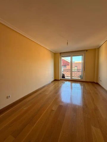Piso de alquiler en Travesía de Ramón y Cajal, Zona Norte - Photo 2