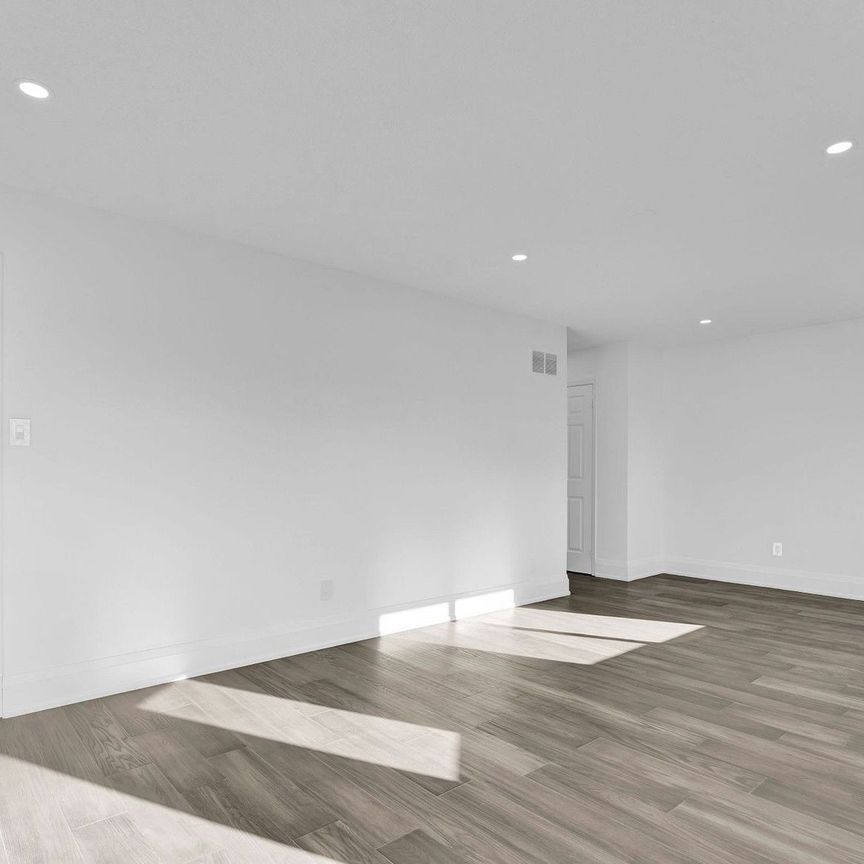 For Lease - 985 Sandcliff Drive, Oshawa, Ontario - Photo 1