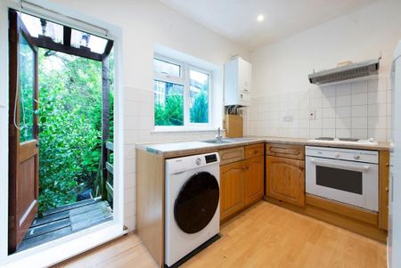 3 bedroom flat to rent - Photo 5