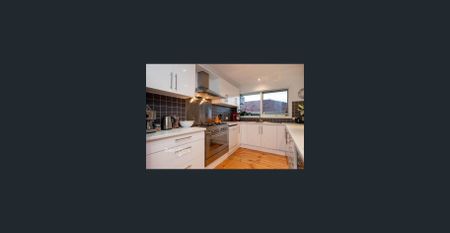 Spacious 3-Bedroom Family Home with in Wantirna - Photo 3