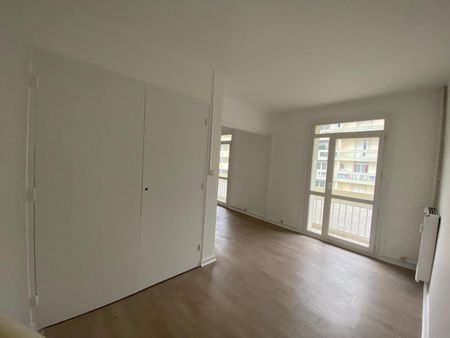 Location Appartement 4 pièces 72m² VALENCE 26000 - Photo 2