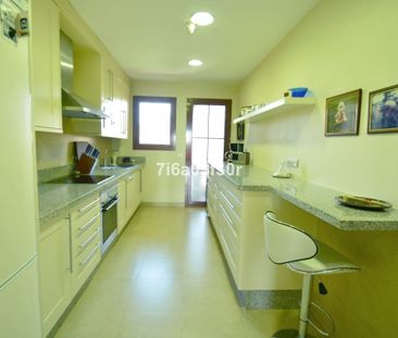 Atico en alquiler en El Madroñal, Benahavis - Photo 4