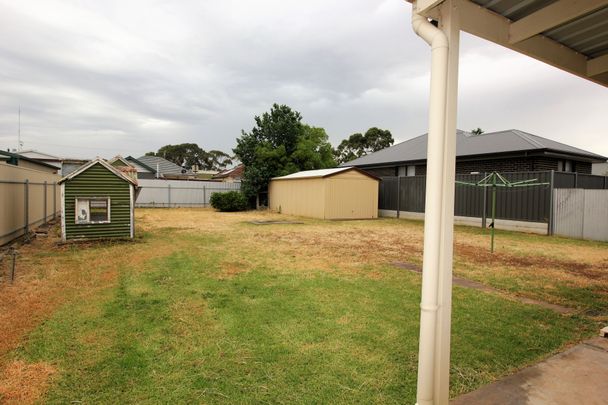 Family home in lovely street - Photo 1