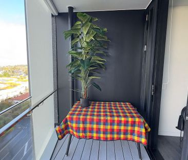 Chic Epsom fully furnished 1BR 7th Floor Apartment - Photo 4