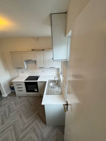 2 bed terraced house to rent Castle Street, Barnsley S70 - Photo 2