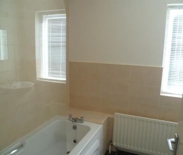 2 Bed Flat - Photo 6