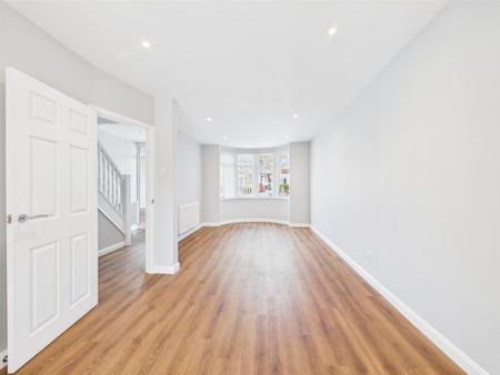 3 BED House To rent - Photo 2