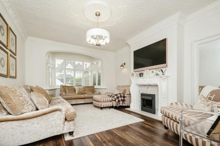 4 bedroom House To Let - Photo 3