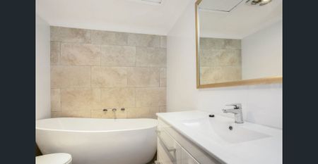 Family-Sized Semi in a Prime Beachside Pocket - Photo 2