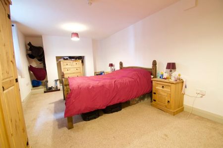 2 bedroom ground floor flat to rent - Photo 5