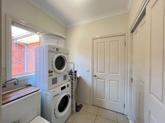 Modern 3 Bedroom Unit - Photo 1