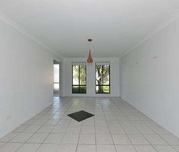 91 The Park Drive, - Photo 2