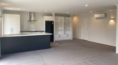 Three Bedroom Family Home In Yaldhurst! - Photo 2