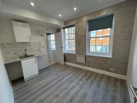 Studio Flat, London, SW1V - Photo 3