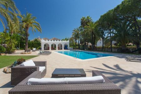 Luxury Villa for rent in Marbella Del Este, Spain - Photo 2