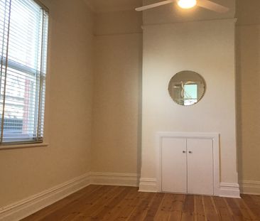 Character 2 bedroom home with study and sleepout! - Photo 6