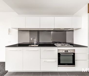 The epitome of inner-city living - Photo 2