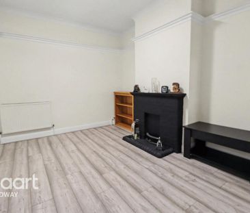 3 bedroom end of terrace house to rent - Photo 3