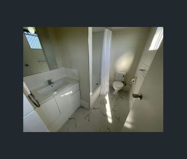 2/178 Baker Steet, Koongal, Qld 4701 - Photo 5