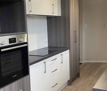 Renovated, easy care home - Photo 2
