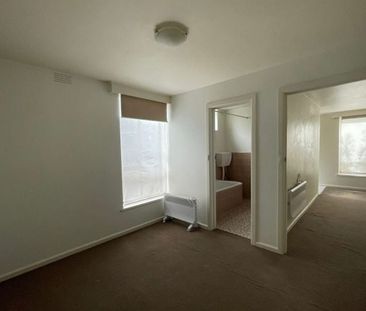 Spacious One-Bedroom Apartment with Moonee Ponds Views - Photo 3