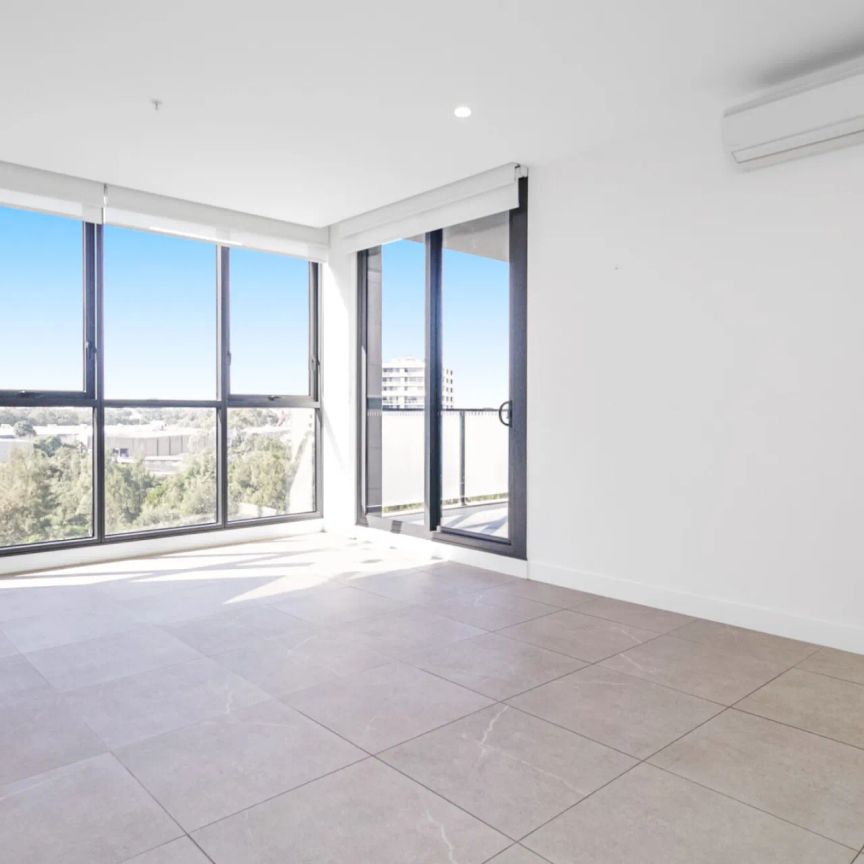 Luxury Two-Bedroom Residence with Panoramic District Views - Photo 1