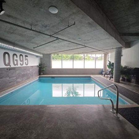 Superbe 3 1/2 avec piscine intérieure - Photo 4